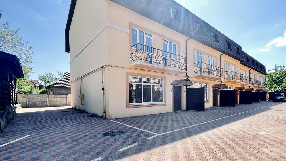 вул. Квітнева, 20б