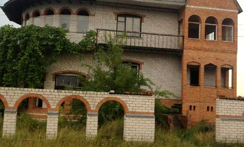 Недобудований будинок. Місто Лубни. Село Засулля. Полтавська область.