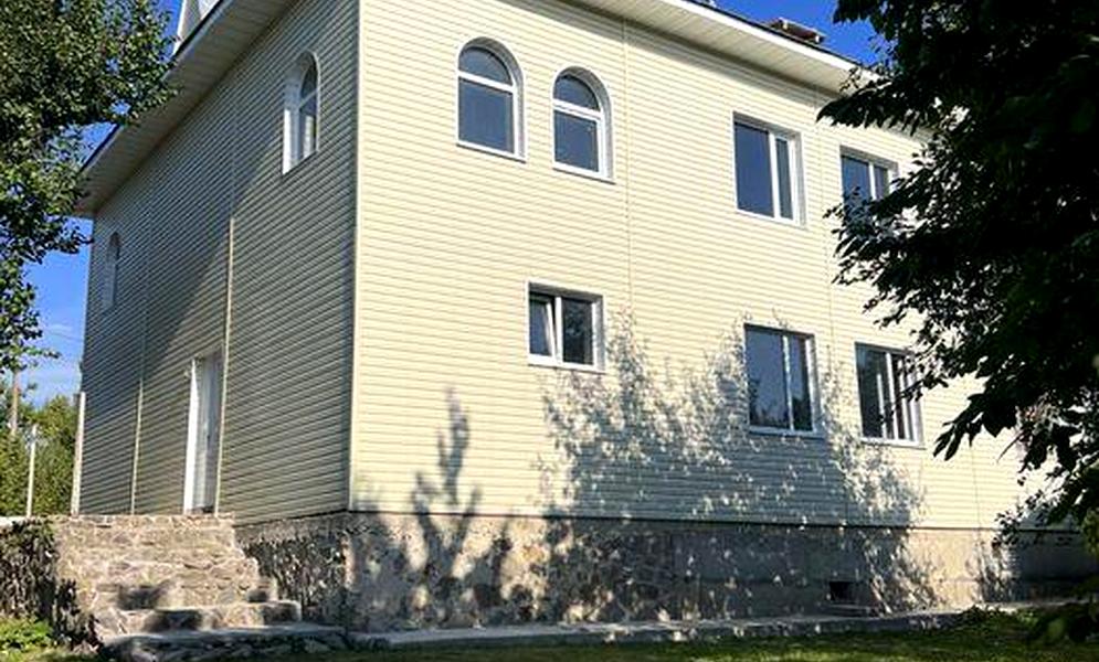 Продажа двоповерхового дуплекса - пів будинку - на Росі