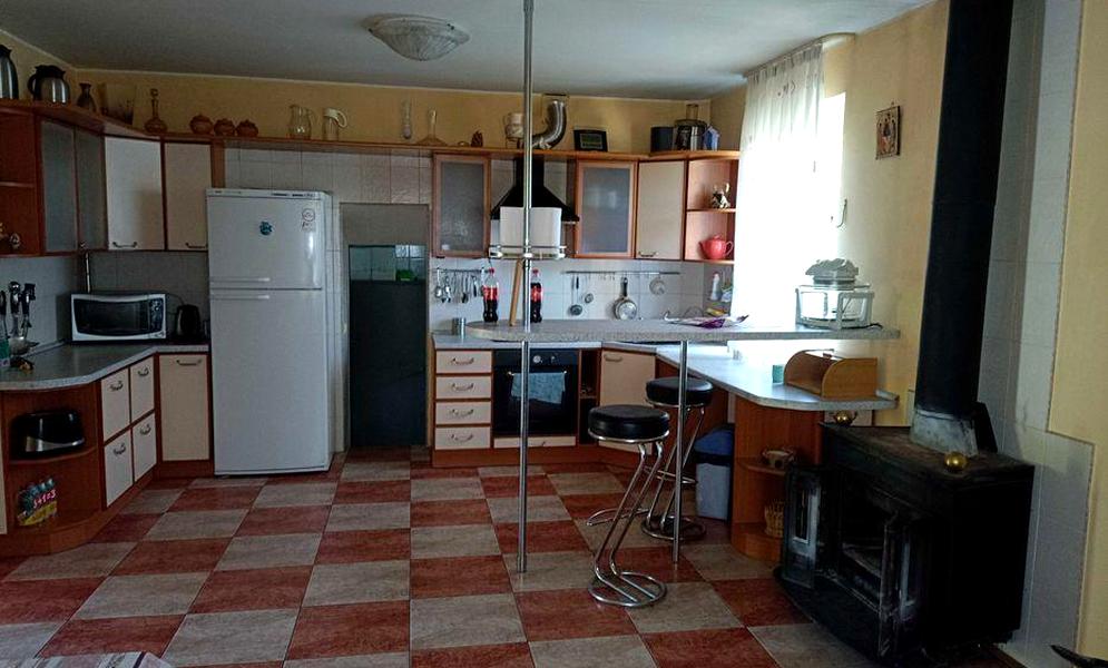 продаж будинку Українка