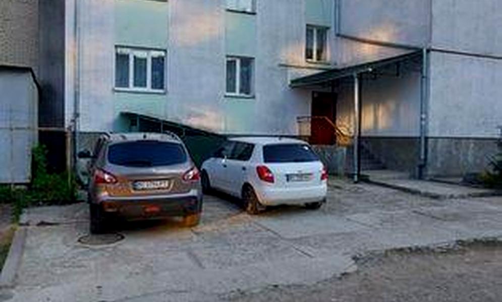 Продаю трикімнатну квартиру