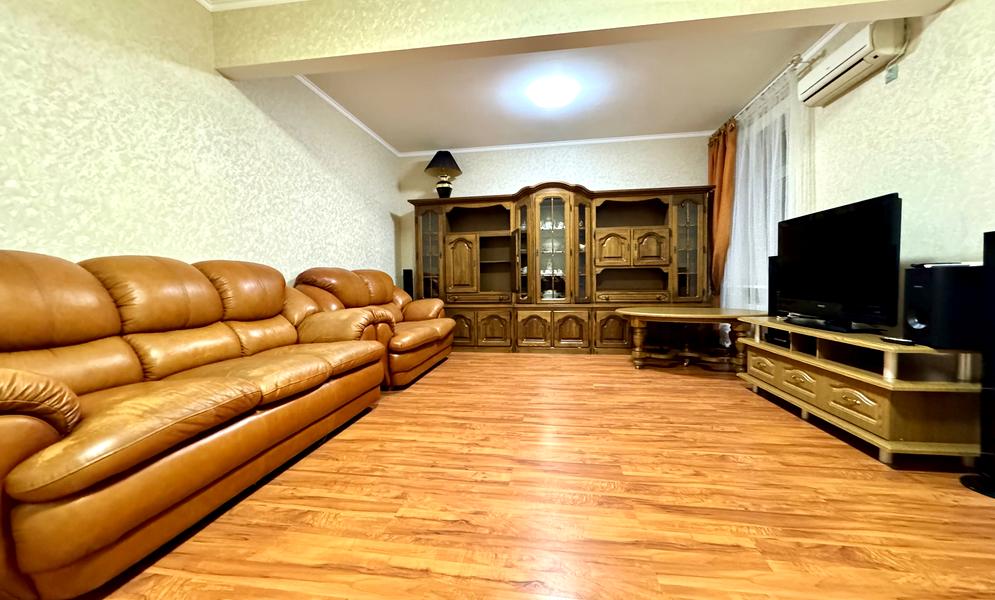 Староярмаркова вул. (Сиволапа), 44