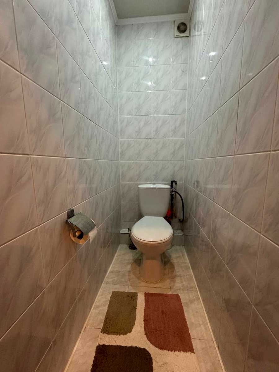 1828415114787957