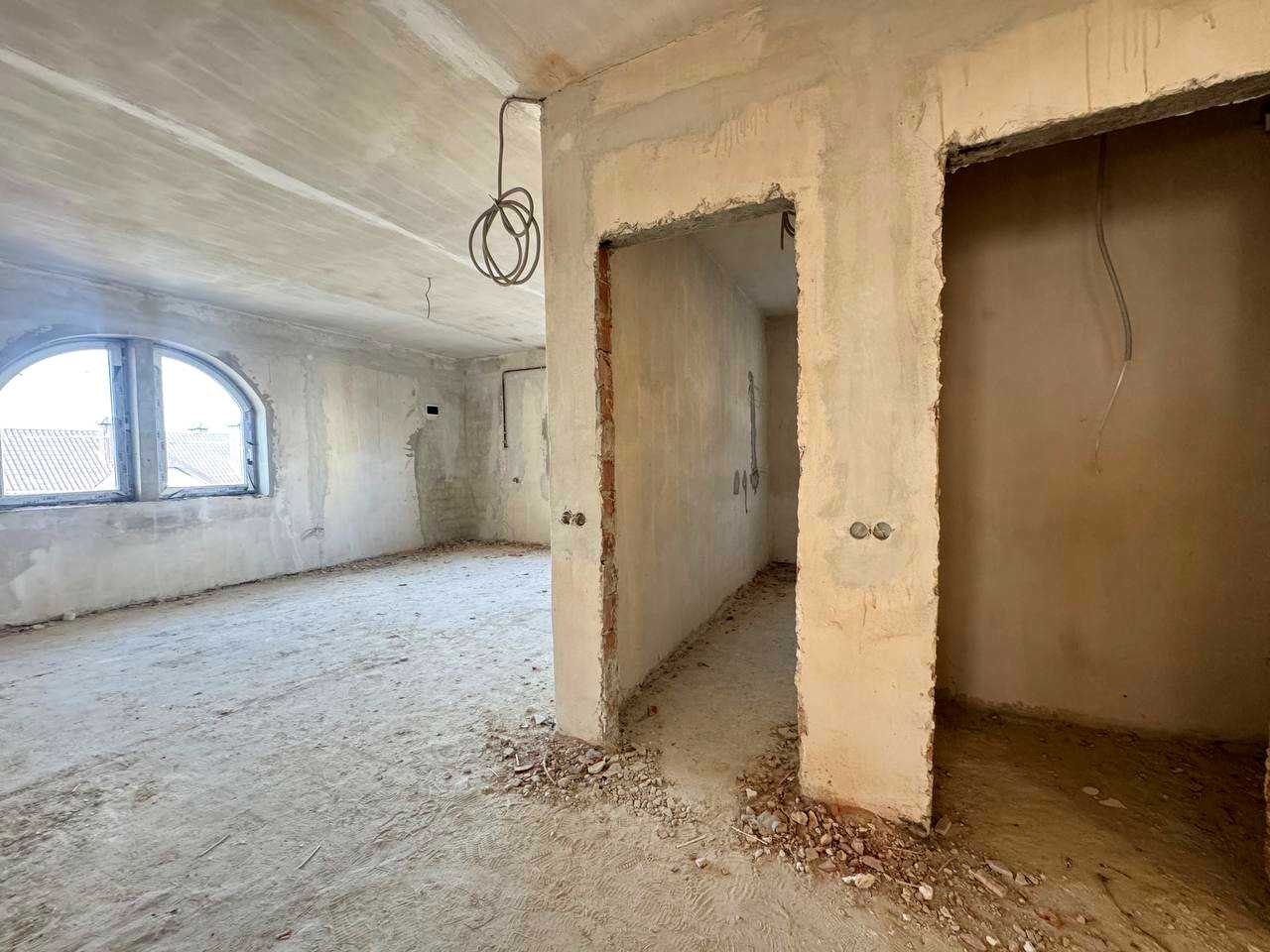 1825838081626833