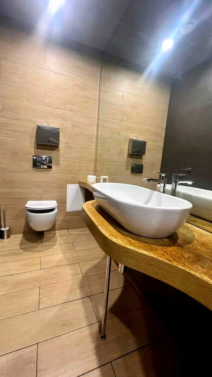 1834561671647097