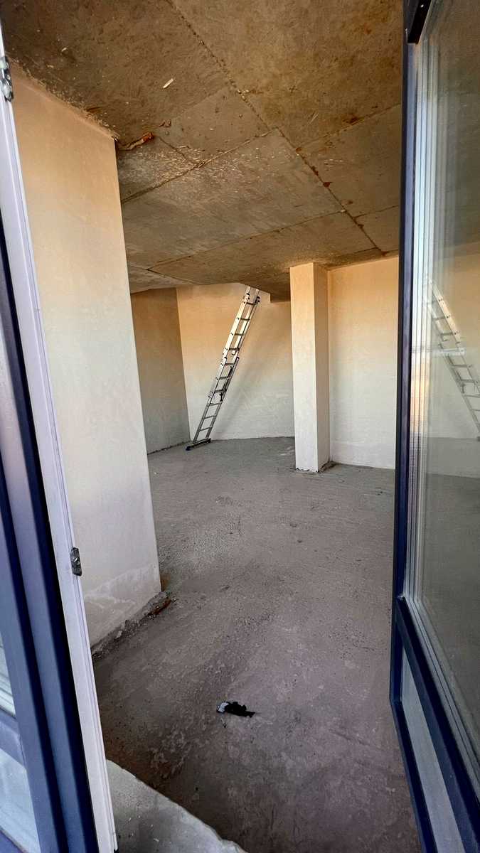 1765901580942679