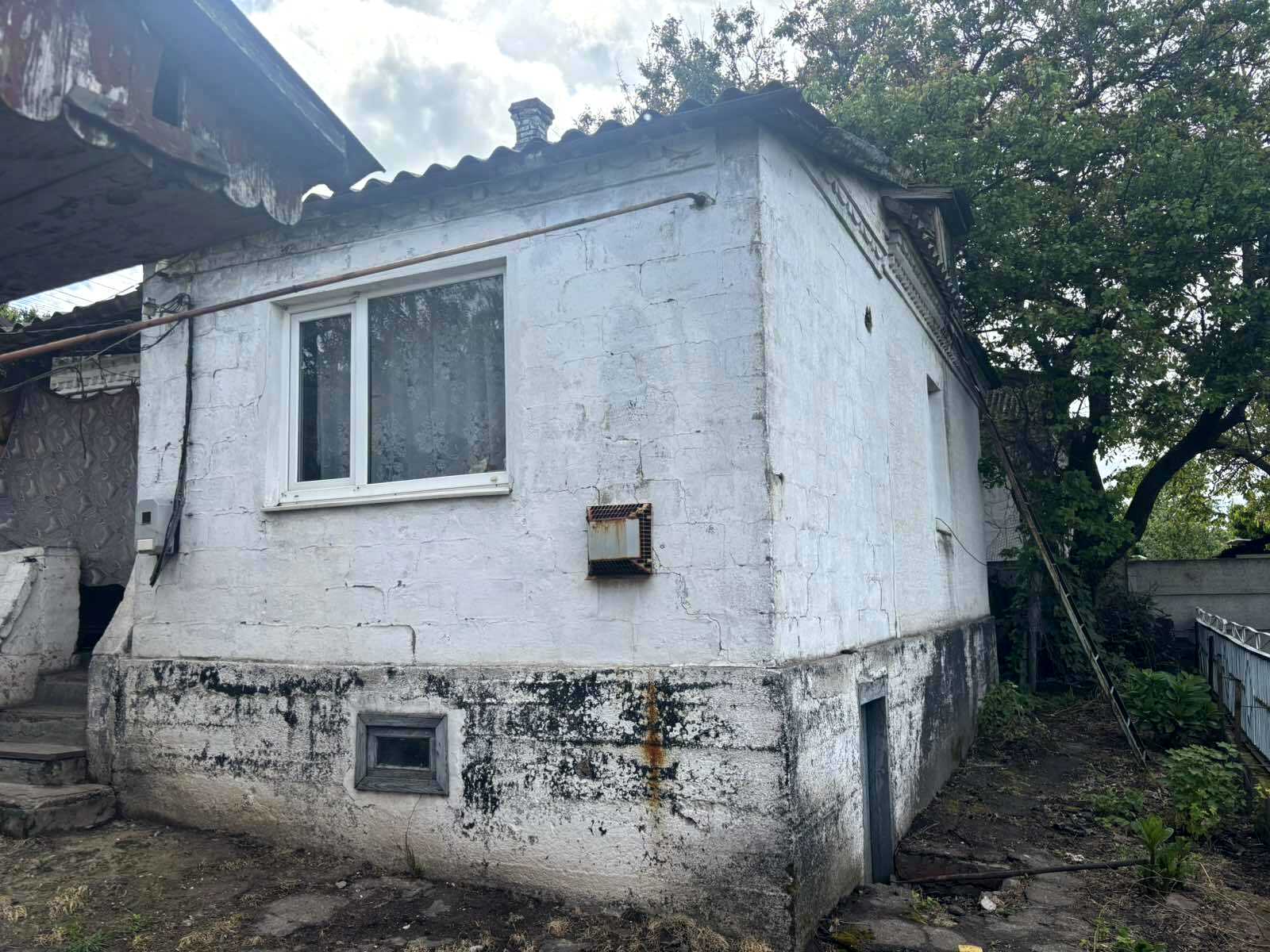 1832836781317560