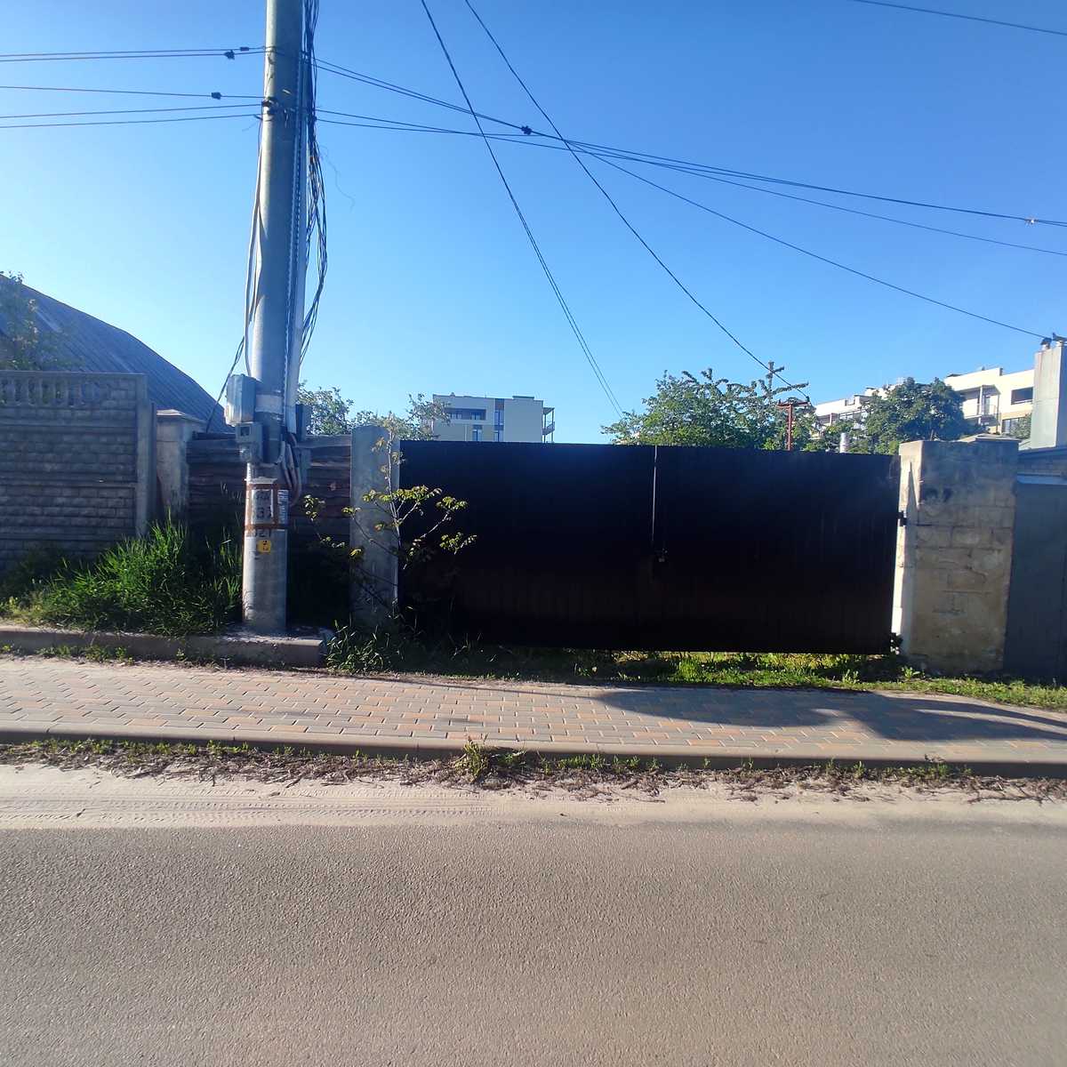 1826553105372580