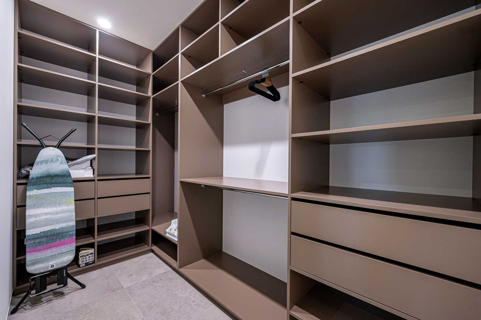 1848073562328557