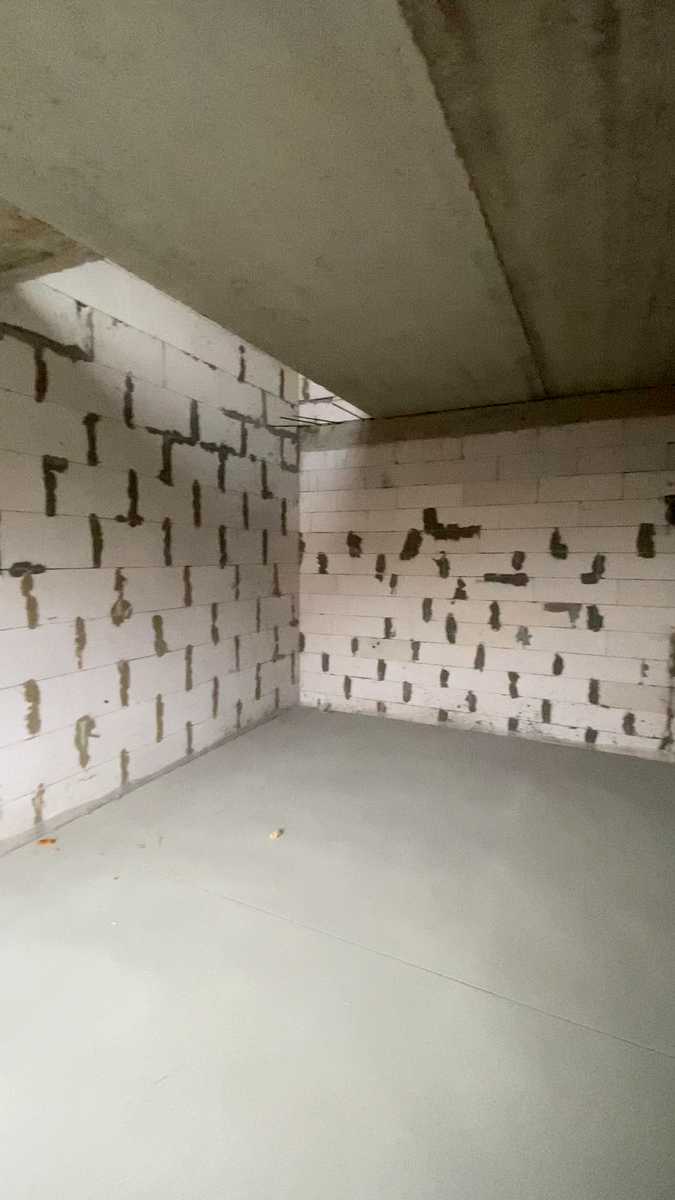 1825582947043463