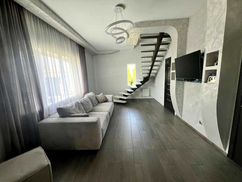 1825113600936899