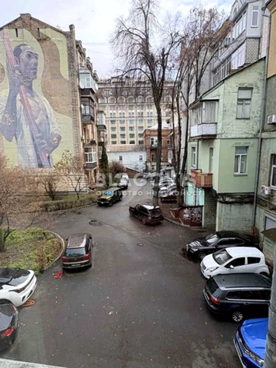 1851595873376808