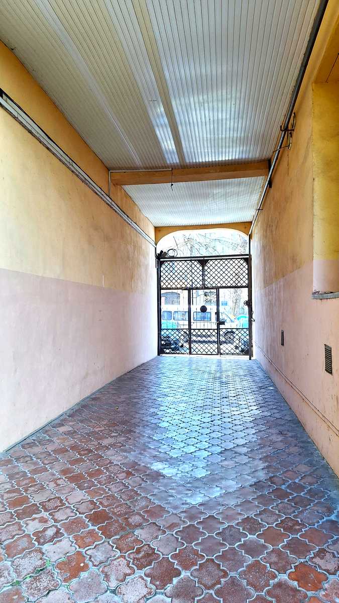 1829913256433599