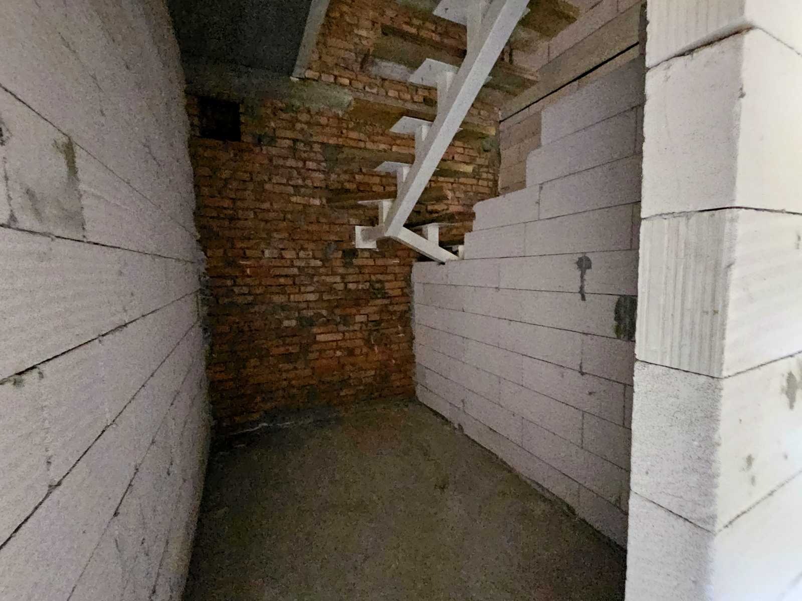 1842810307346111