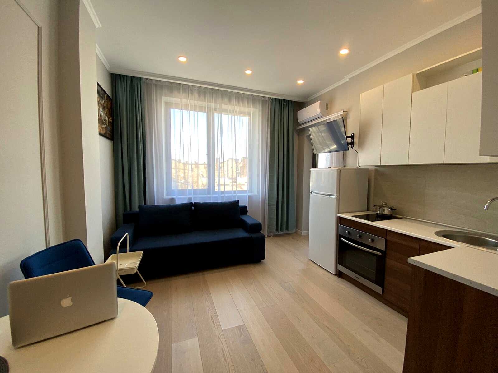 1775200972321242