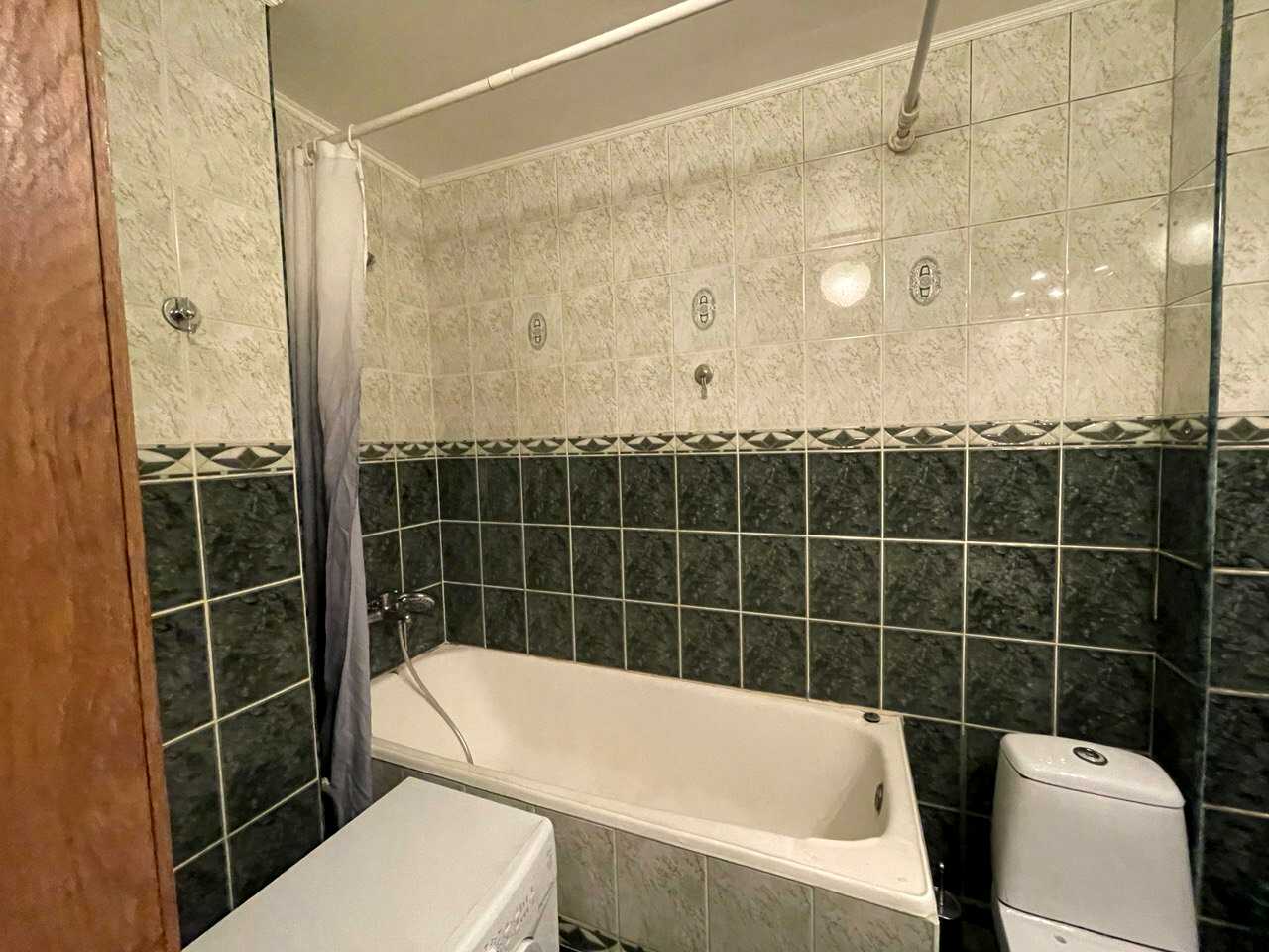 1808538165098352