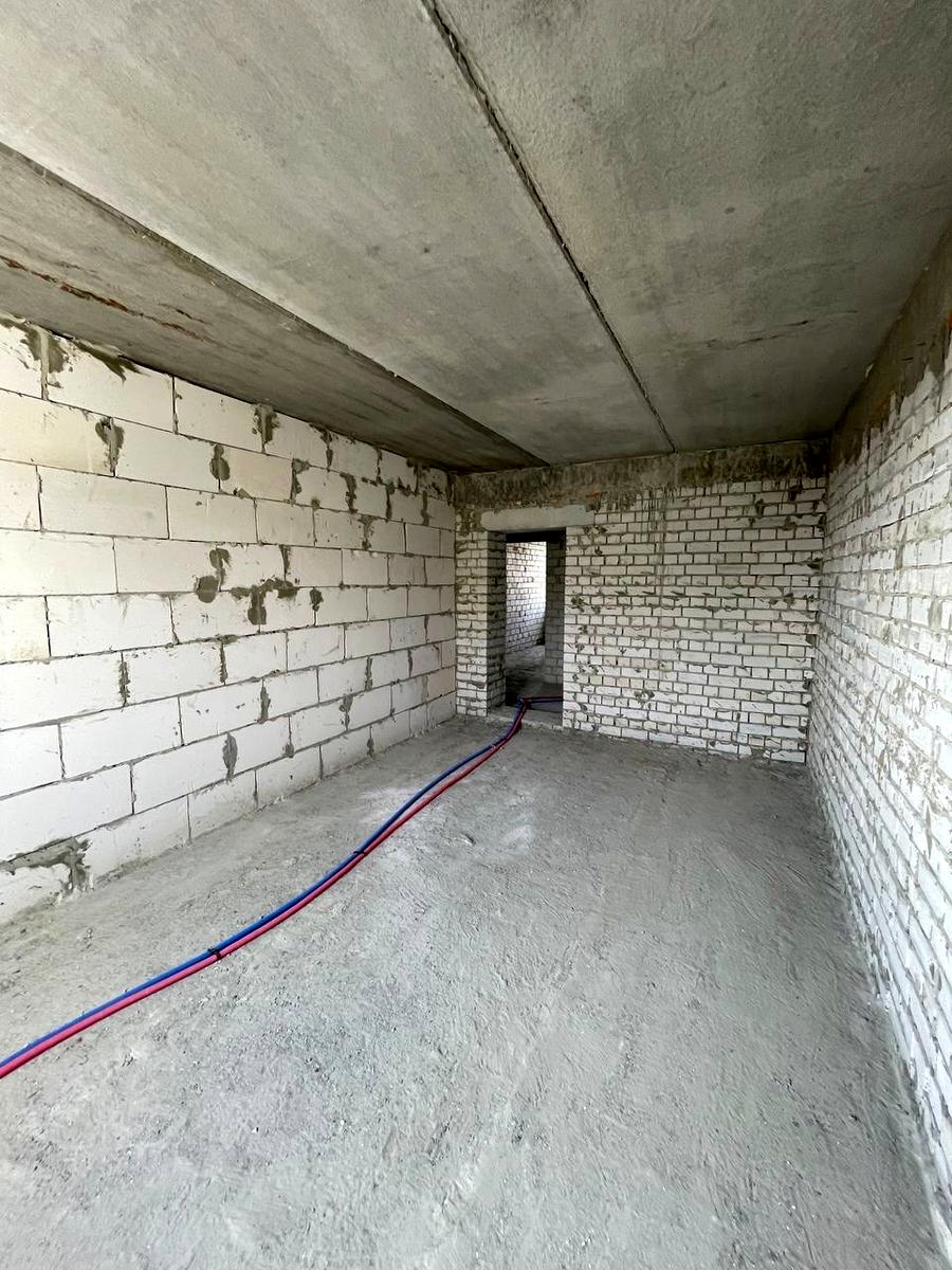 1851298403645199