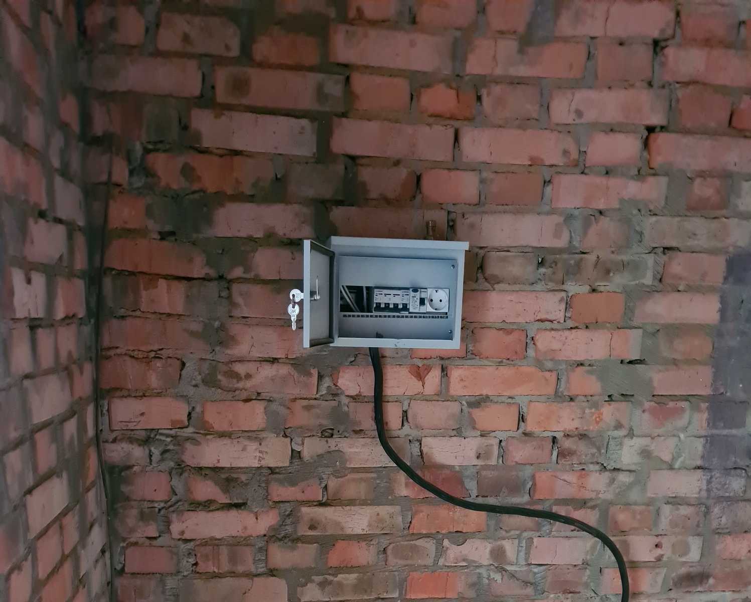1851405086261417