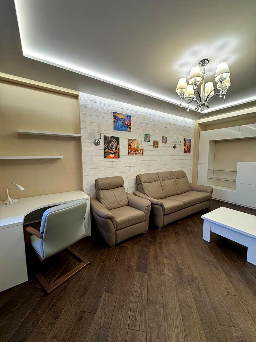 1851486064158497