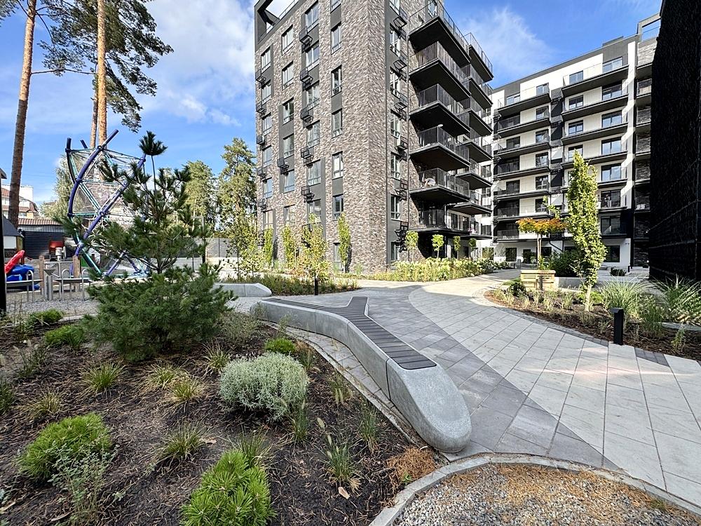 1851578807052324