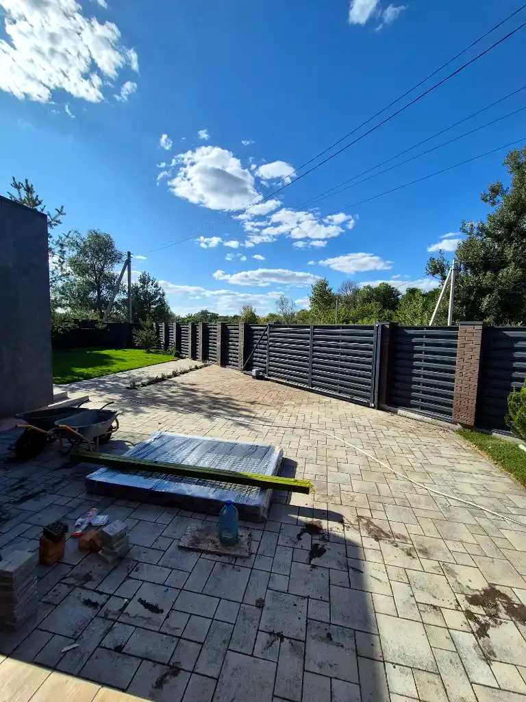 1852307465974551
