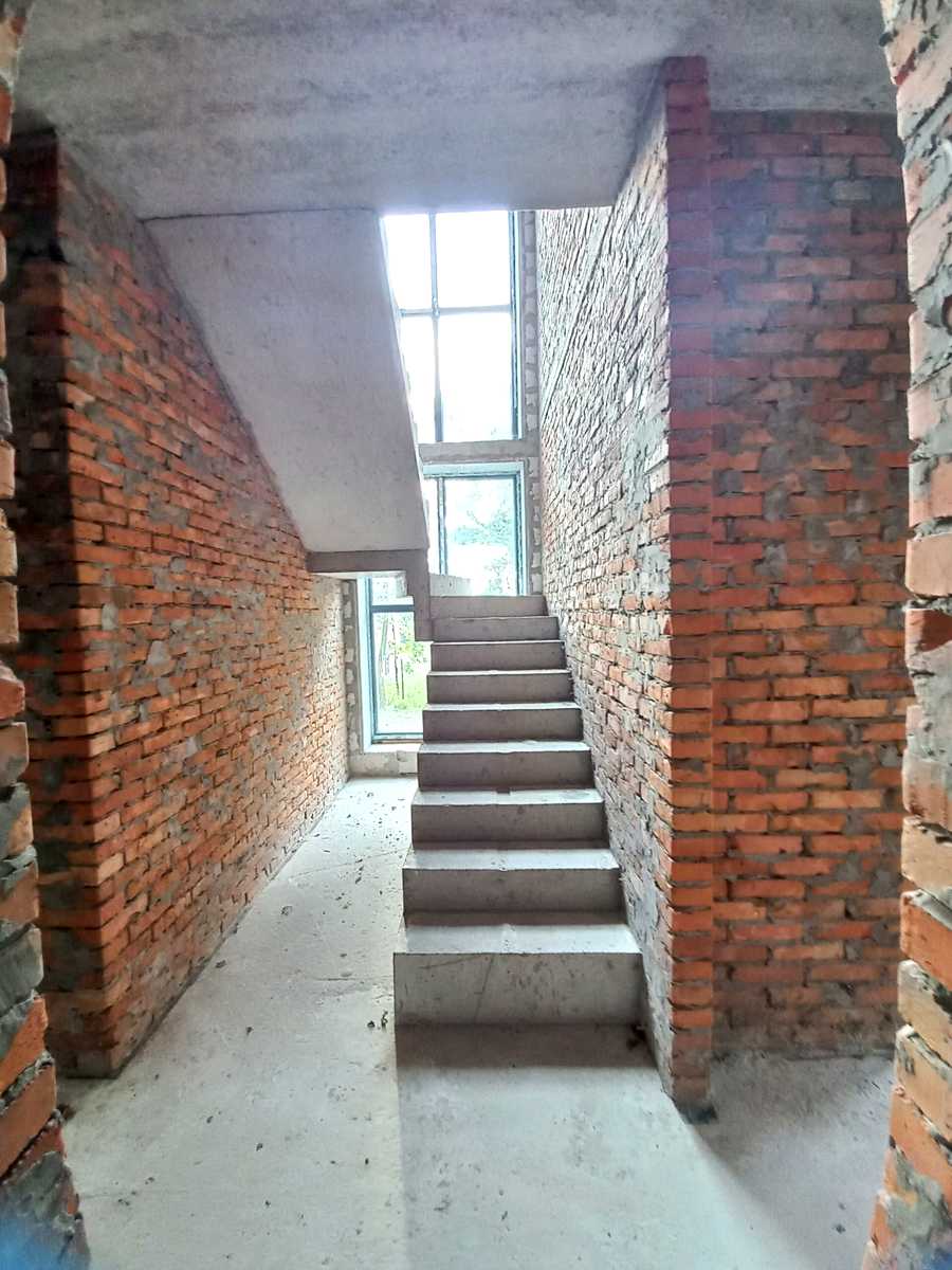 1852417318090536