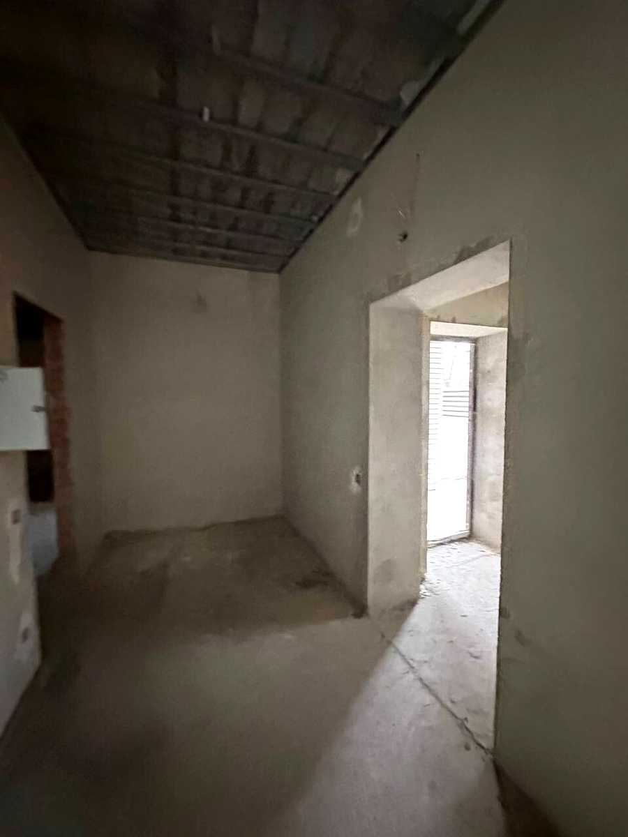 1852453012919939