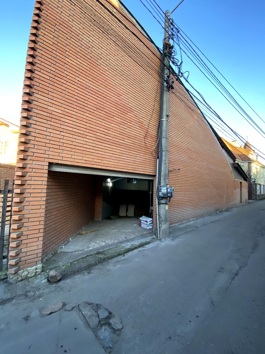 1852470960610431