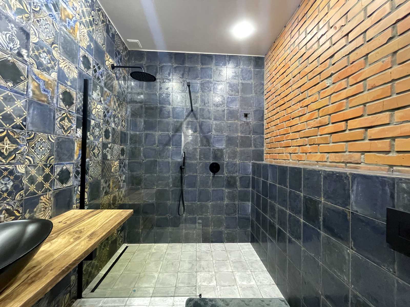 1852925787610433