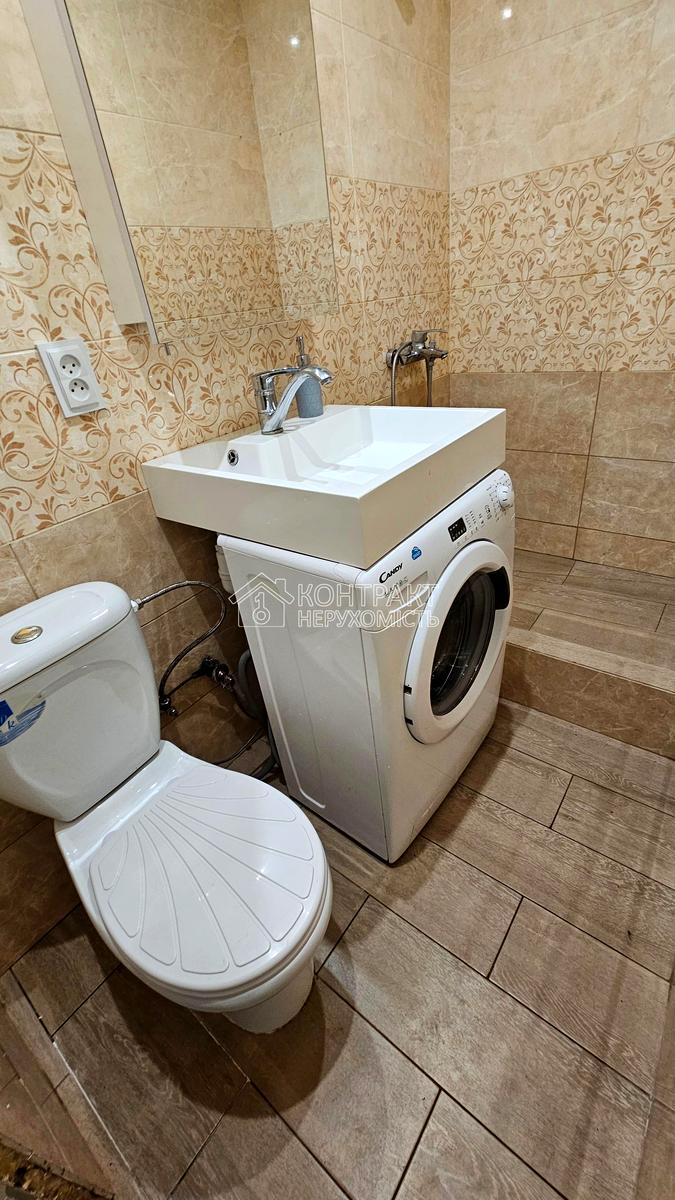 1853135837642002