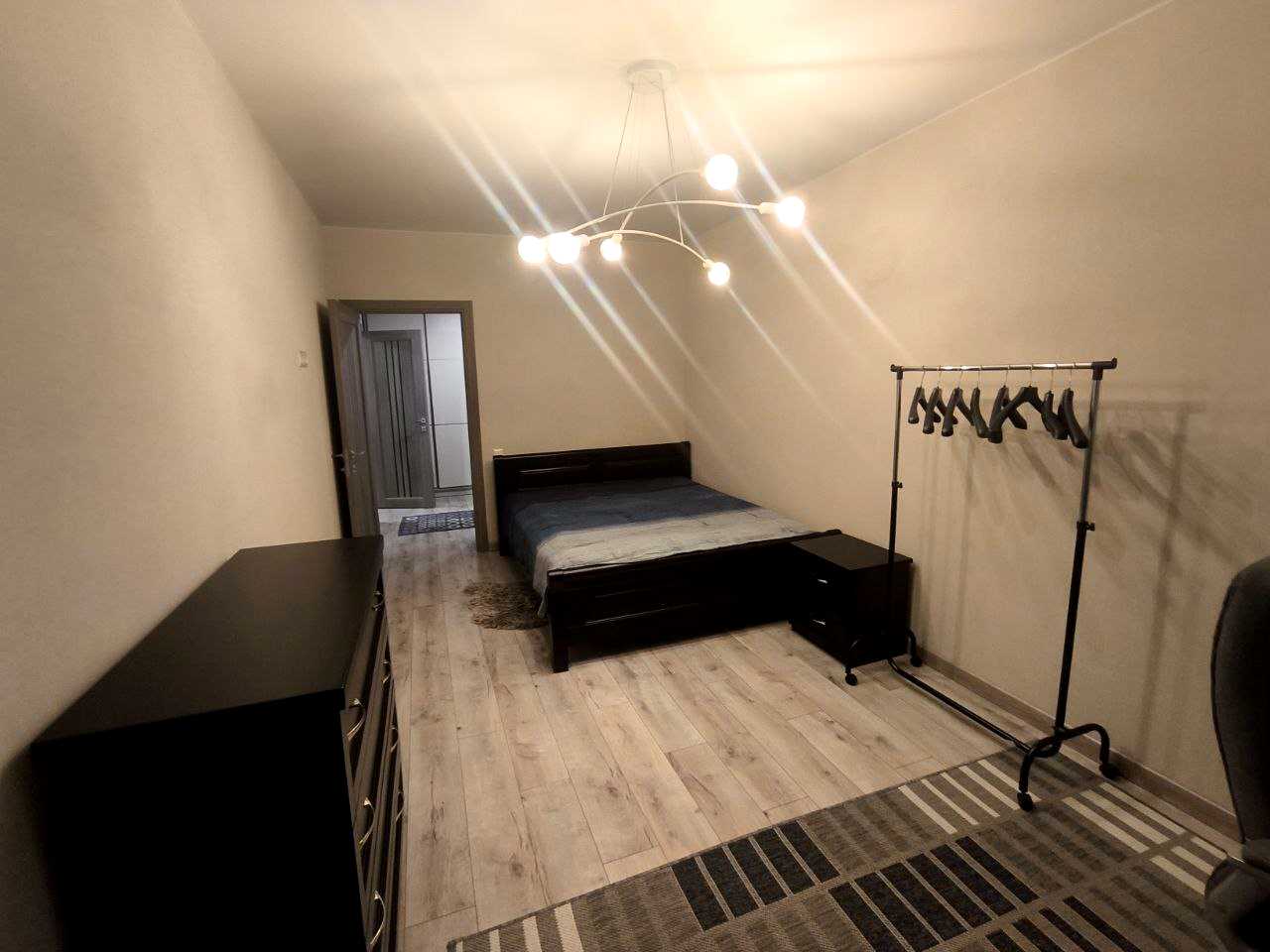 1853156430381899