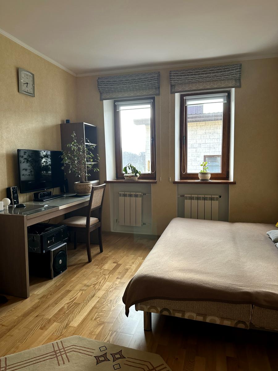 1853417474281359