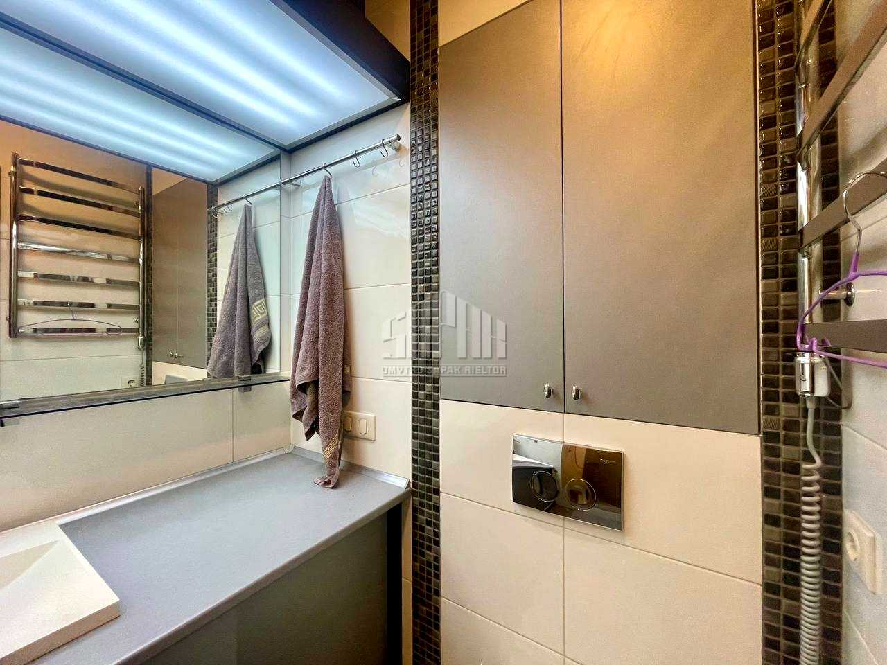 1853548289403806