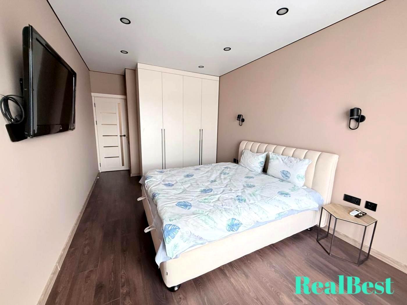 1853567568372627