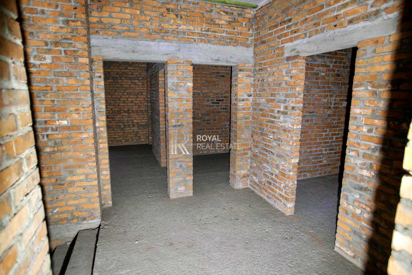 1853570346888356