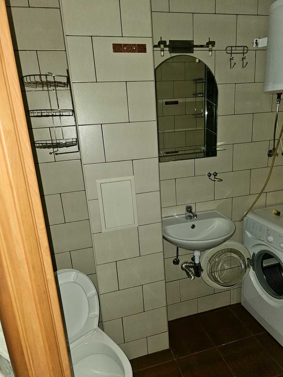 1853570690682611