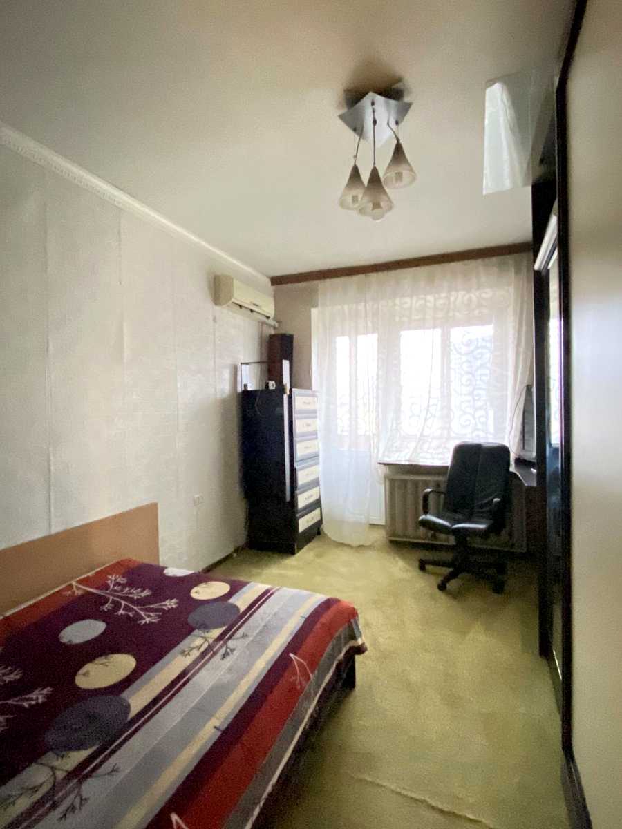 1853607672551317