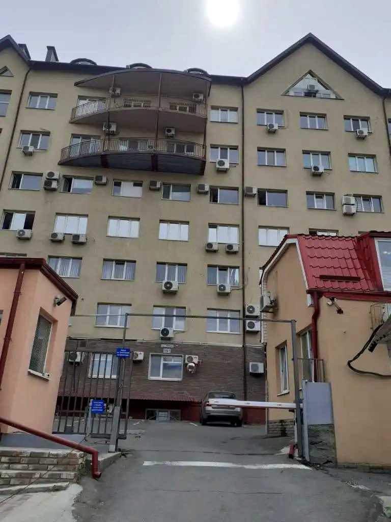 1853667027741878