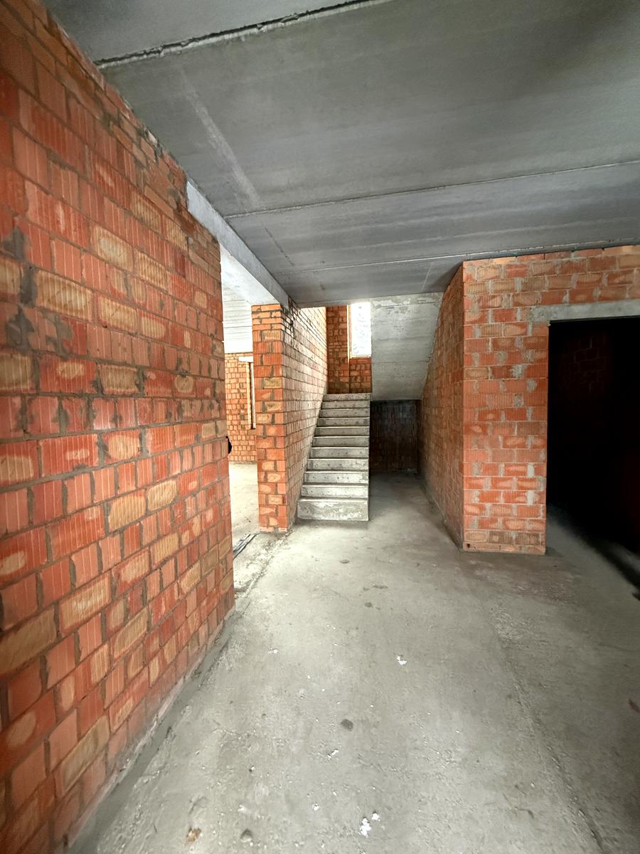 1853667928476127