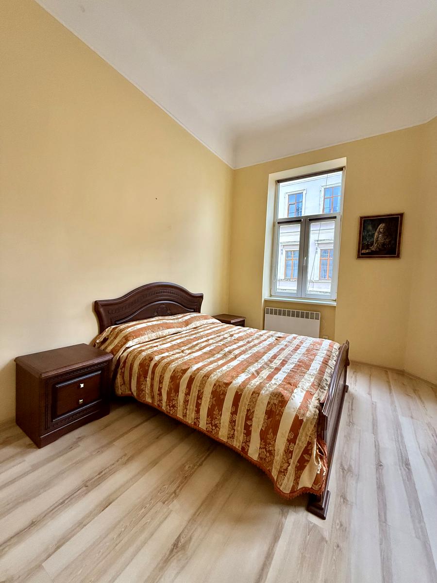 1854043763373495