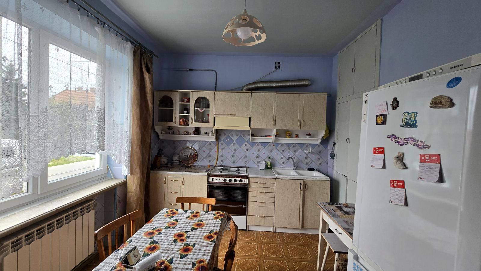 1854295300476592