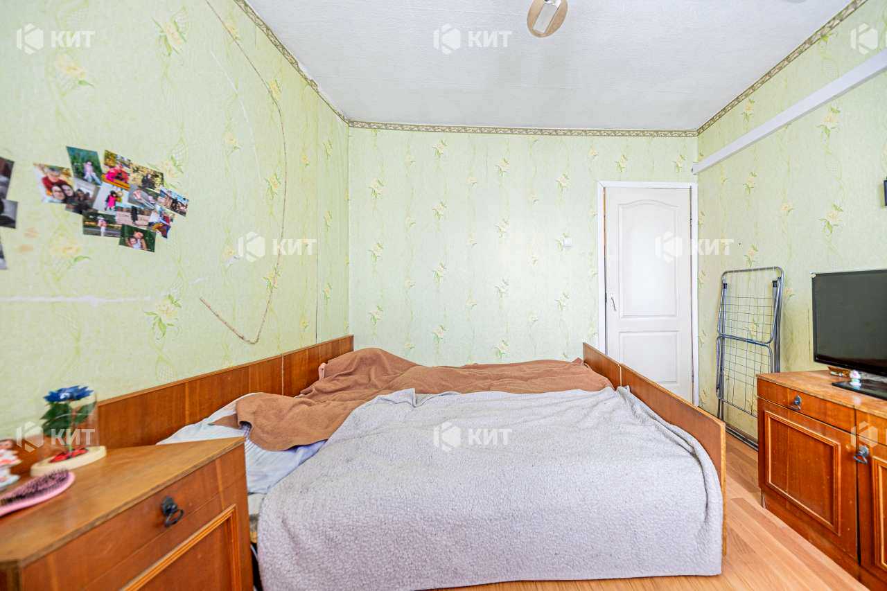 1854297763932294