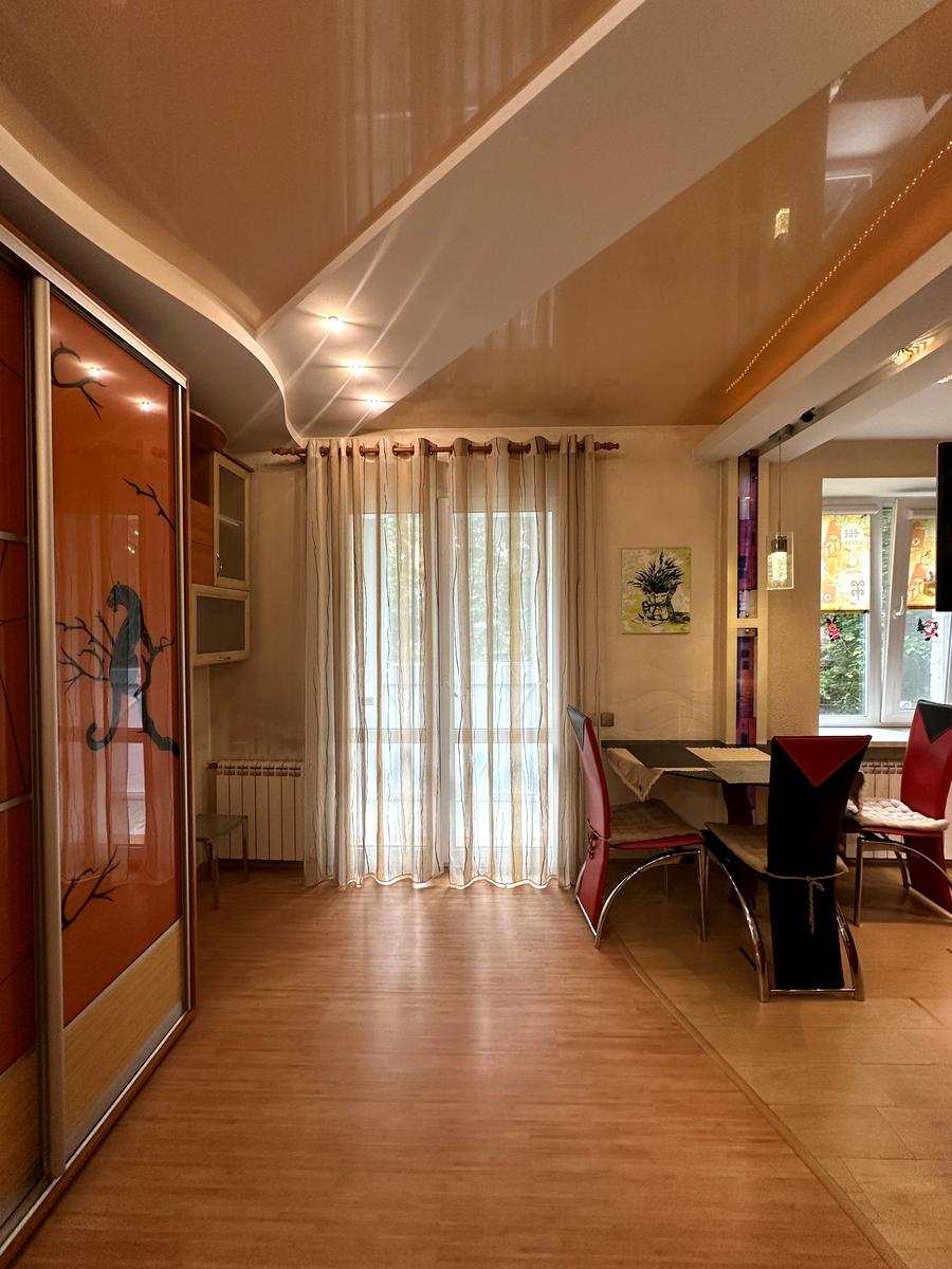 1854392218019063