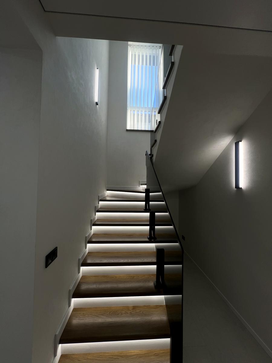 1854736122849343