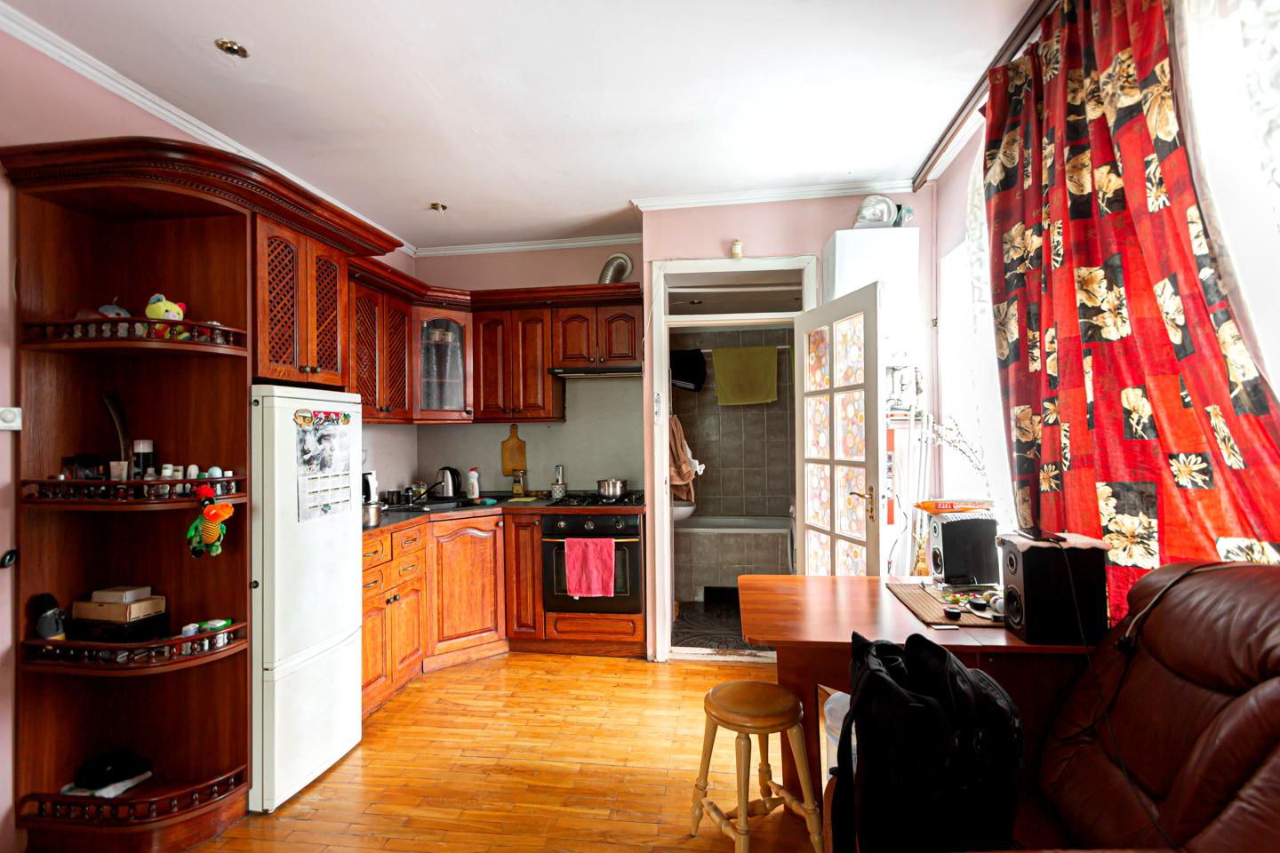 1855000310992896