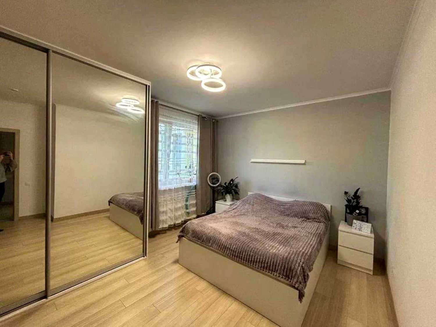 1855574943937486