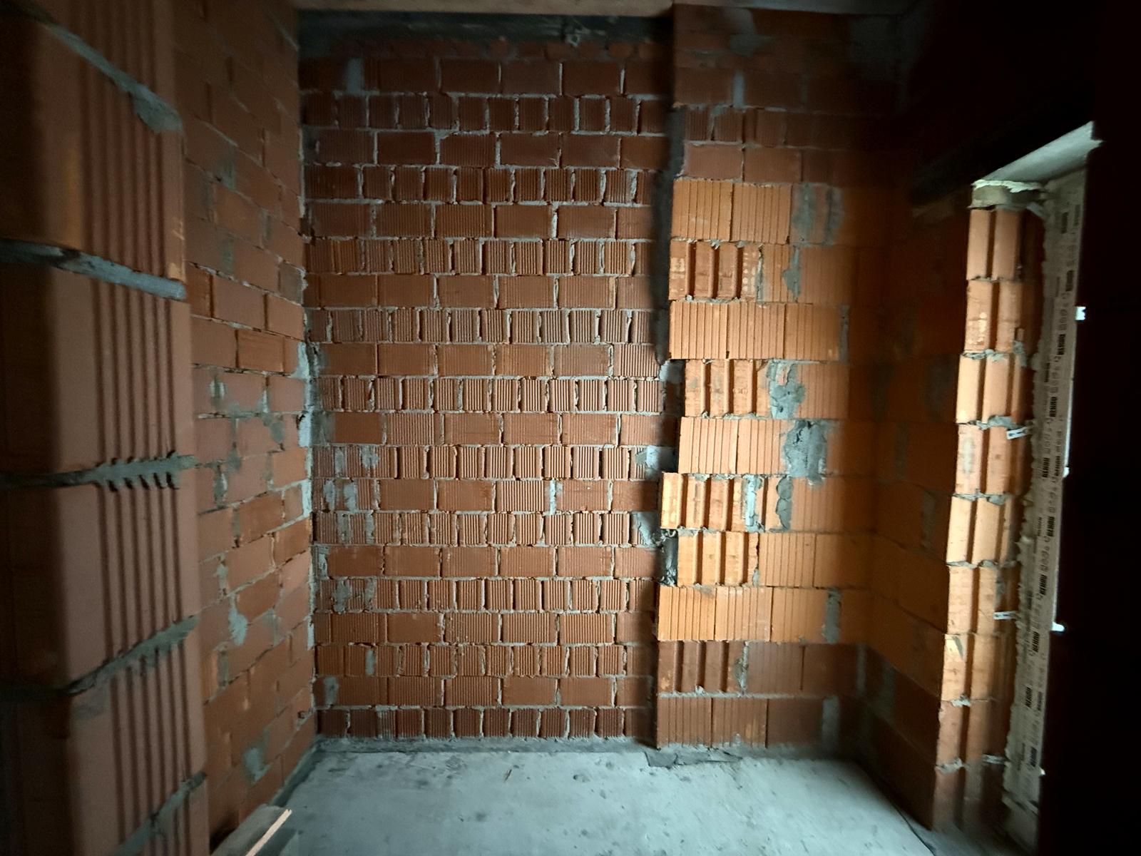 1855819931632004