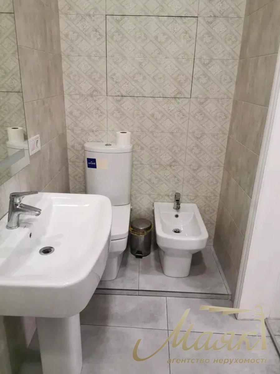 1856018892459908