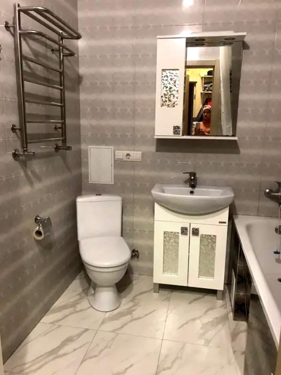 1856025889000563