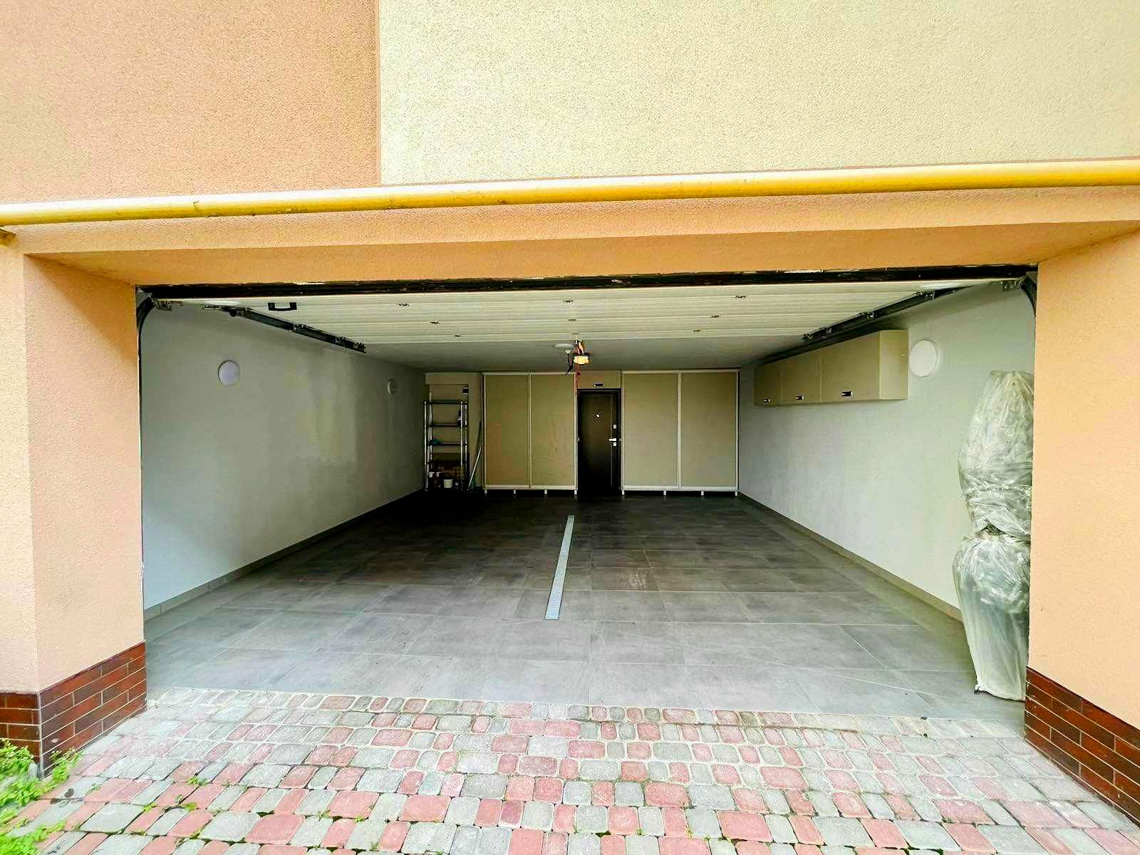 1856115399786880